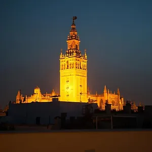Guzman El Bueno Apartment